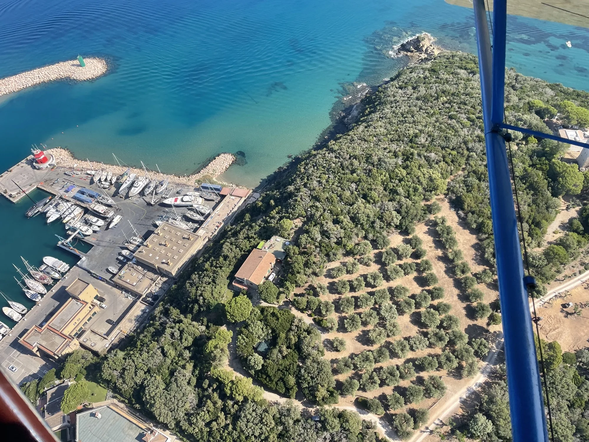 Vista aerea di Punta Ala e del promontorio