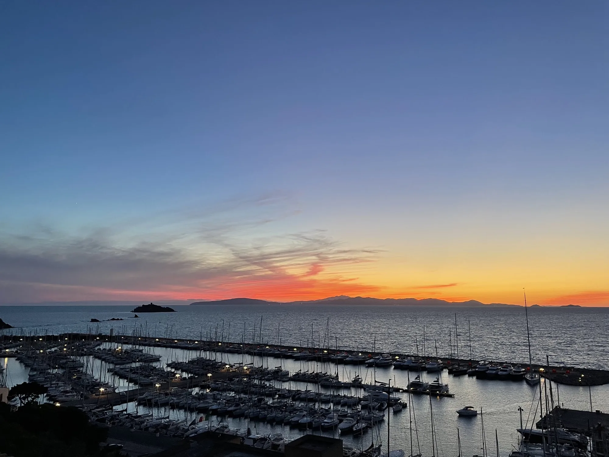 Vista dalla terrazza al tramonto
