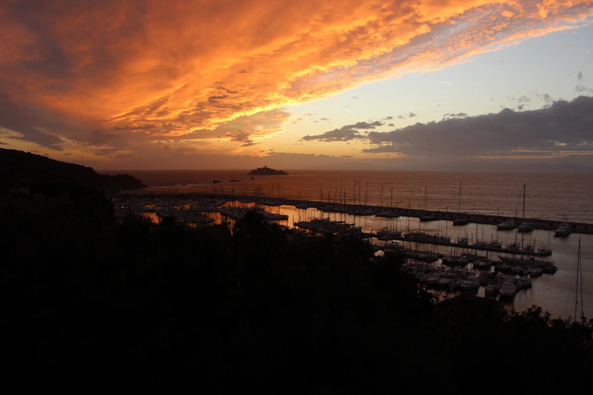 Vista tramonto dalla terrazza della villa